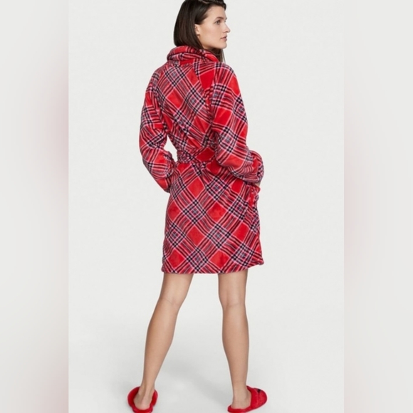 Victoria's Secret Short Cozy Robe - Picture 2 of 6